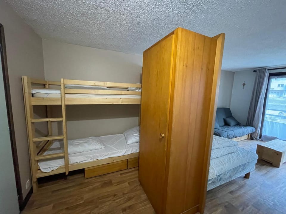Le Relai S34 - Grand et lumineux studio avec coin montagne 4-6 pers avec WIFI, 50m des pistes, grand balcon exposé SUD, DRAPS NON COMPRIS Apartment in Haute-Savoie