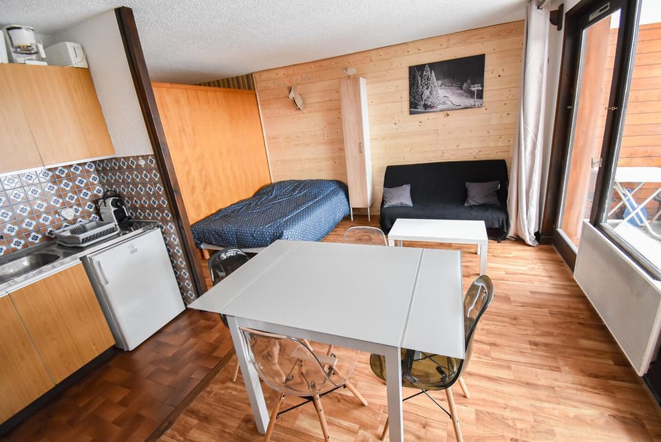 Le Relai S34 - Grand et lumineux studio avec coin montagne 4-6 pers avec WIFI, 50m des pistes, grand balcon exposé SUD, DRAPS NON COMPRIS Apartment in Haute-Savoie
