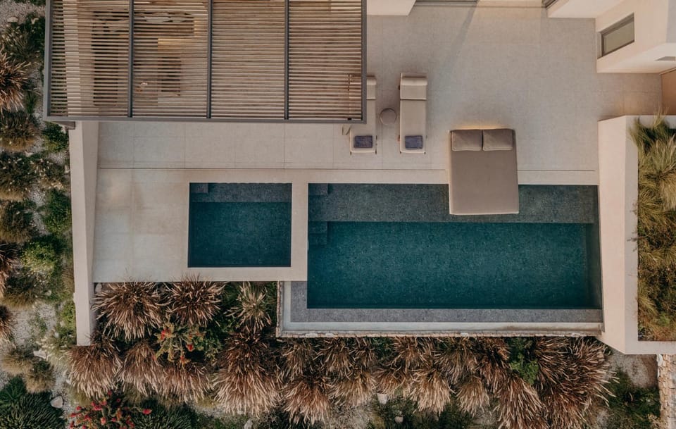 Patio, Hot Tub, Swimming pool