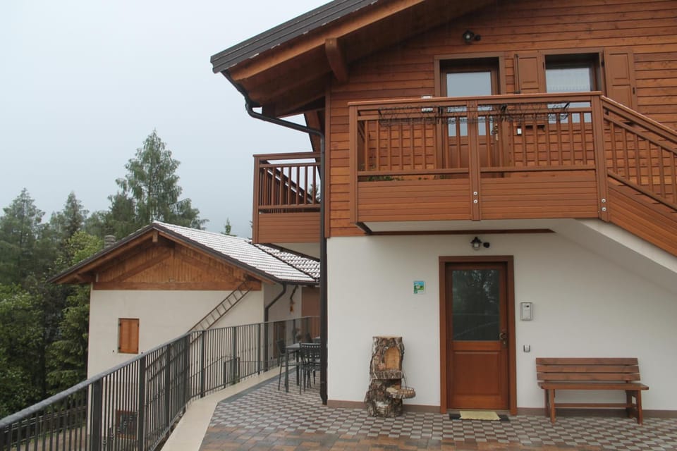 Facade/entrance, Balcony/Terrace