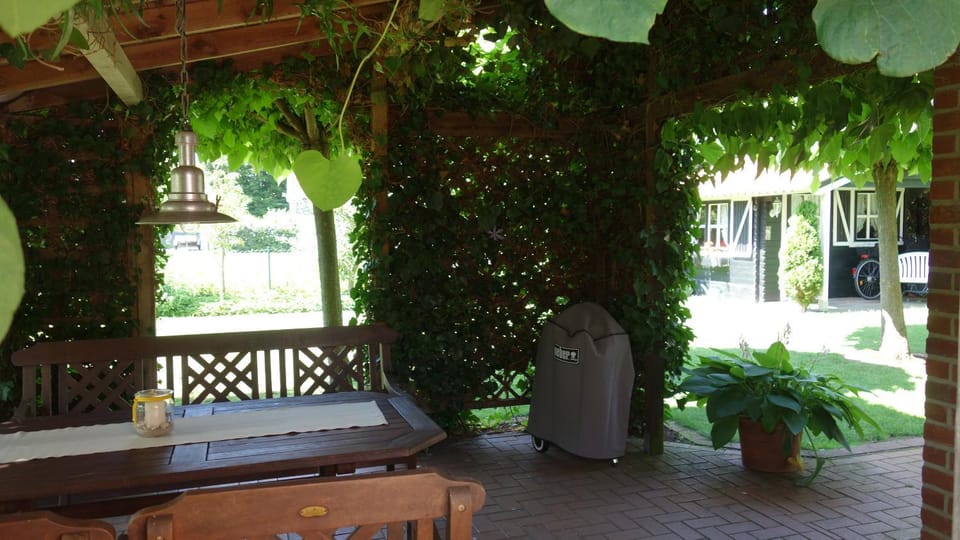 BBQ facilities, Balcony/Terrace, Garden view