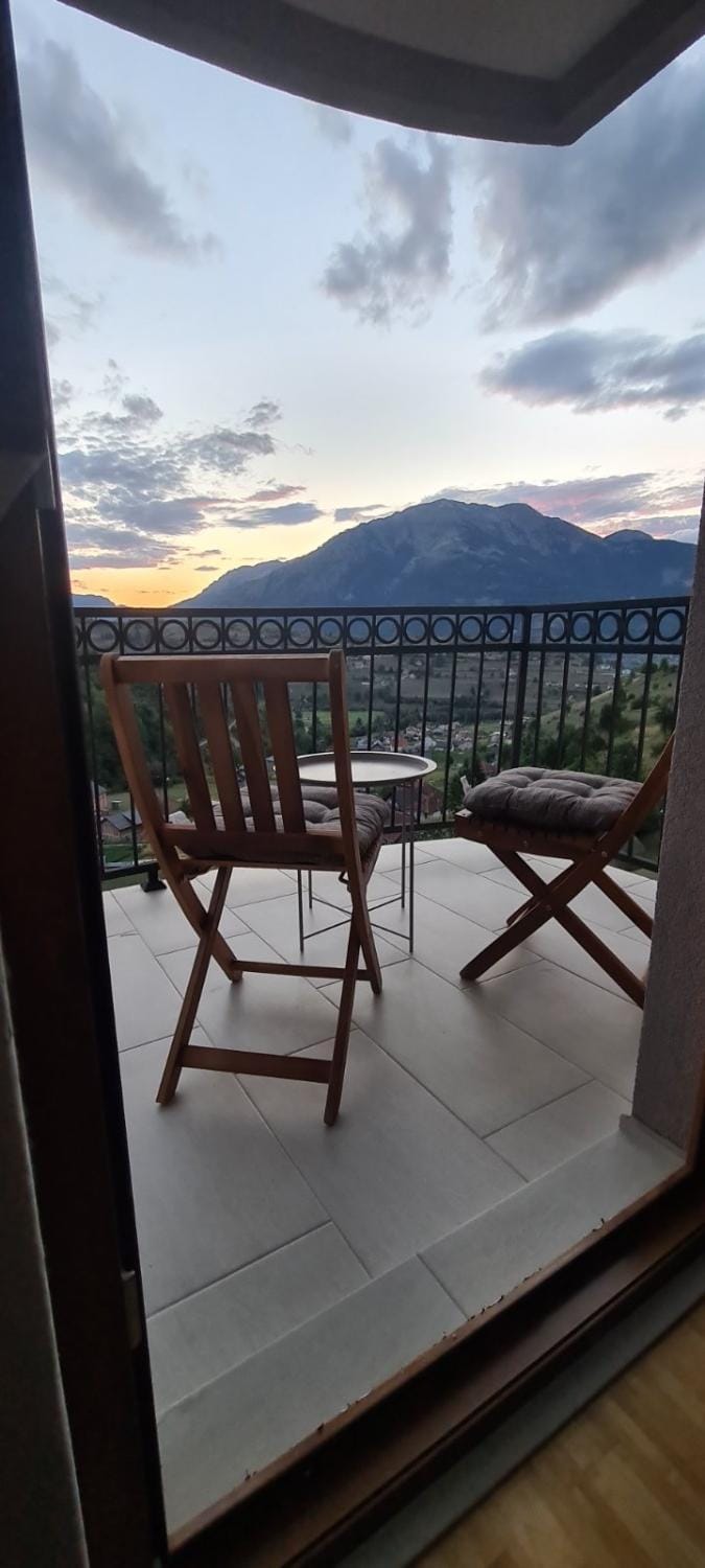 1060 Meet Eat Hike & Tour House in Montenegro