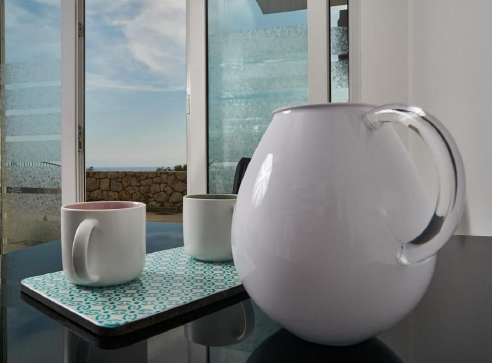 Patio, Coffee/tea facilities, Sea view, Parking, internet, washing machine