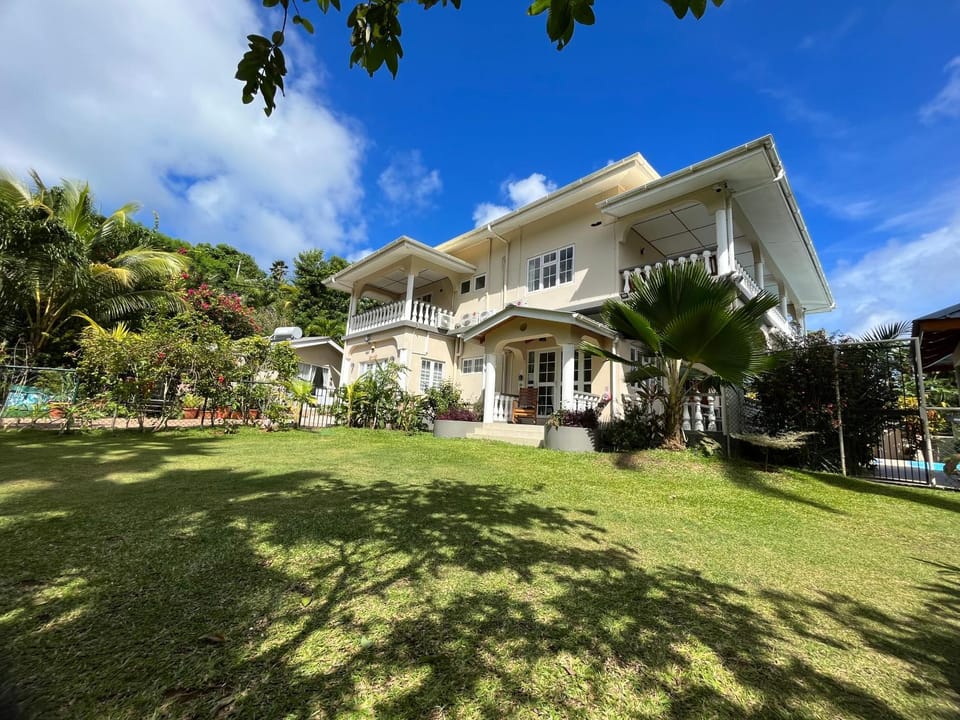 Property building, Garden, Swimming pool