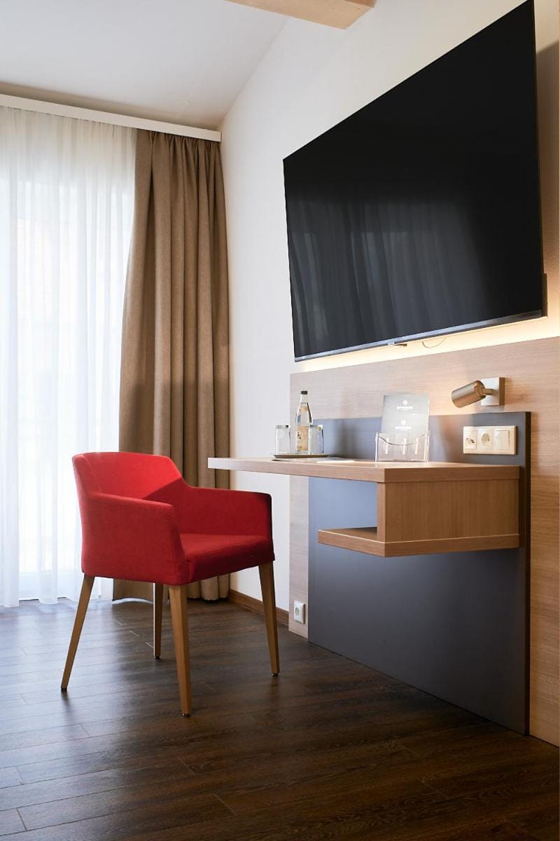 TV and multimedia, Seating area