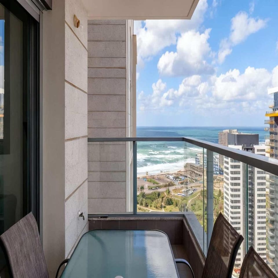 Natural landscape, View (from property/room), Balcony/Terrace, Seating area, Beach, Sea view