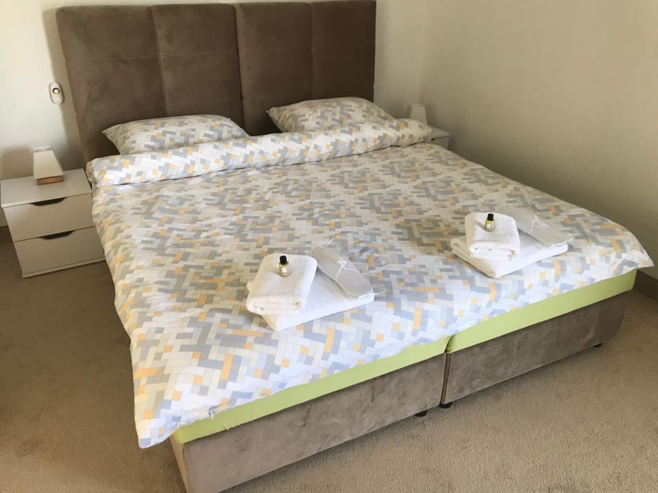 Bed, Photo of the whole room, Bedroom, towels
