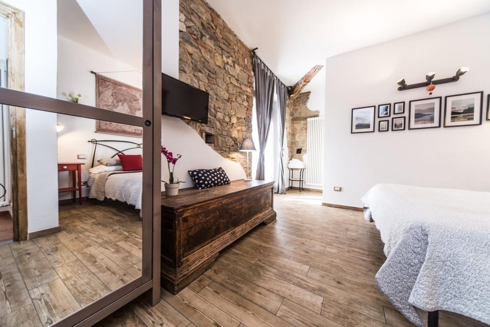 Bed, Other, Photo of the whole room, Decorative detail, Bedroom