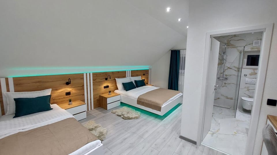 Bed, Bathroom, Photo of the whole room, Bedroom