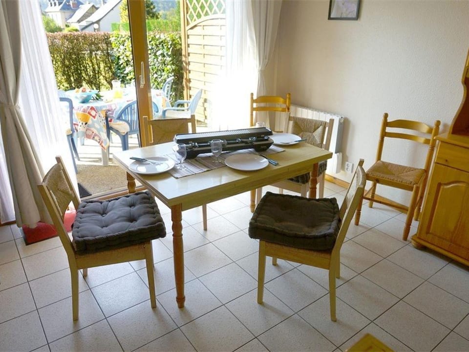 Maison calme à Juzet-de-Luchon avec jardin, terrasse, parking, et wifi - FR-1-313-157 House in Catalonia