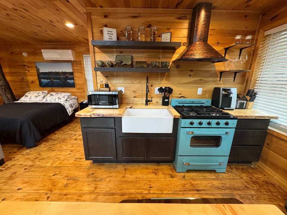 Coffee/tea facilities, Kitchen or kitchenette
