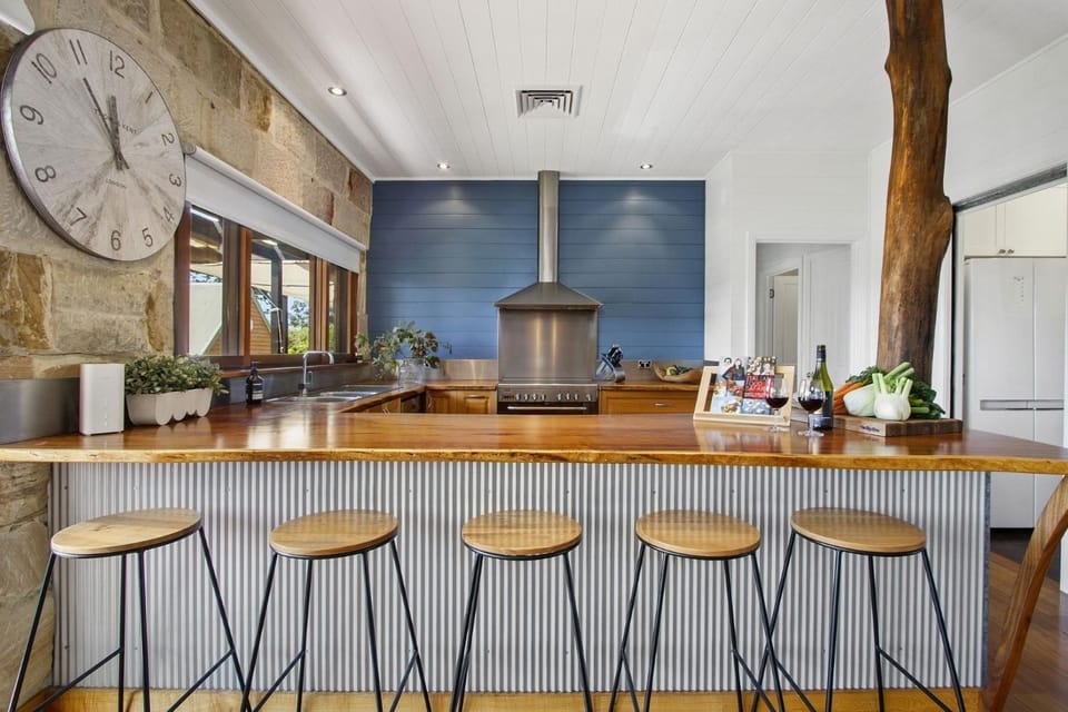 Kitchen or kitchenette, Dining area, oven, stove