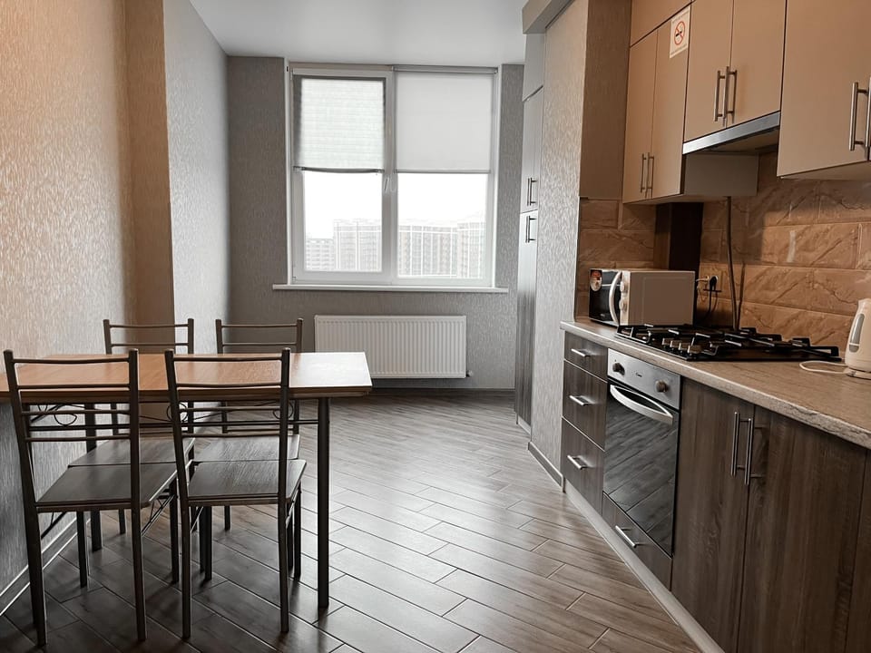 Kitchen or kitchenette, Dining area, oven, stove