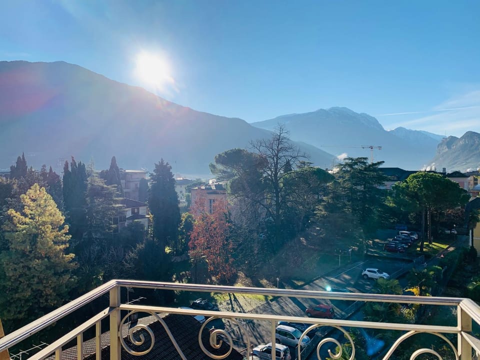 Balcony/Terrace, Mountain view