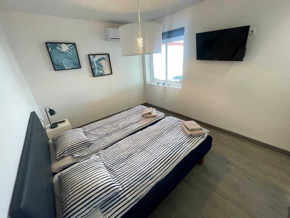 TV and multimedia, Bedroom, air conditioner