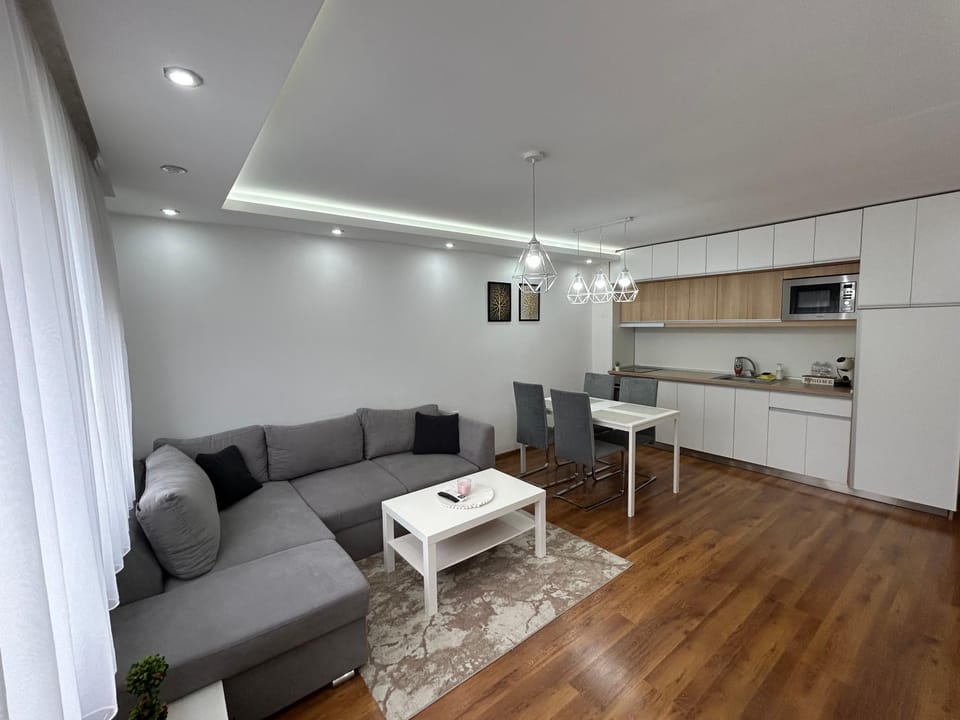 Kitchen or kitchenette, Living room, Seating area, Dining area