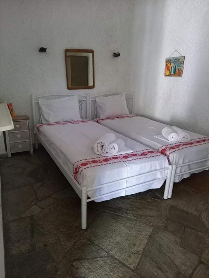 Mantos Rooms Apartment in Sporades, Greece