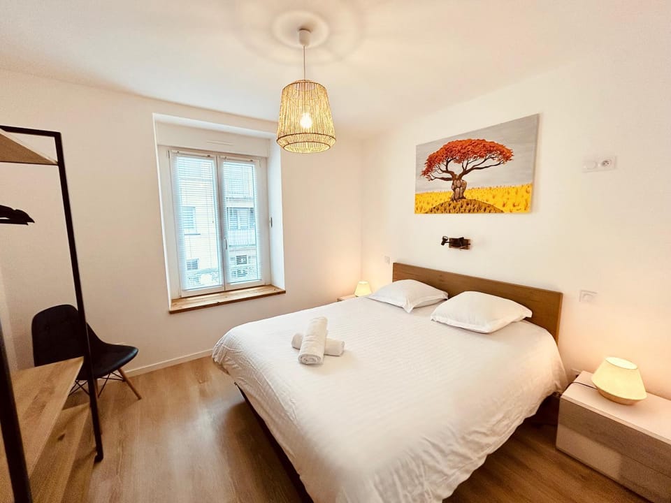 Bed, Photo of the whole room, Bedroom