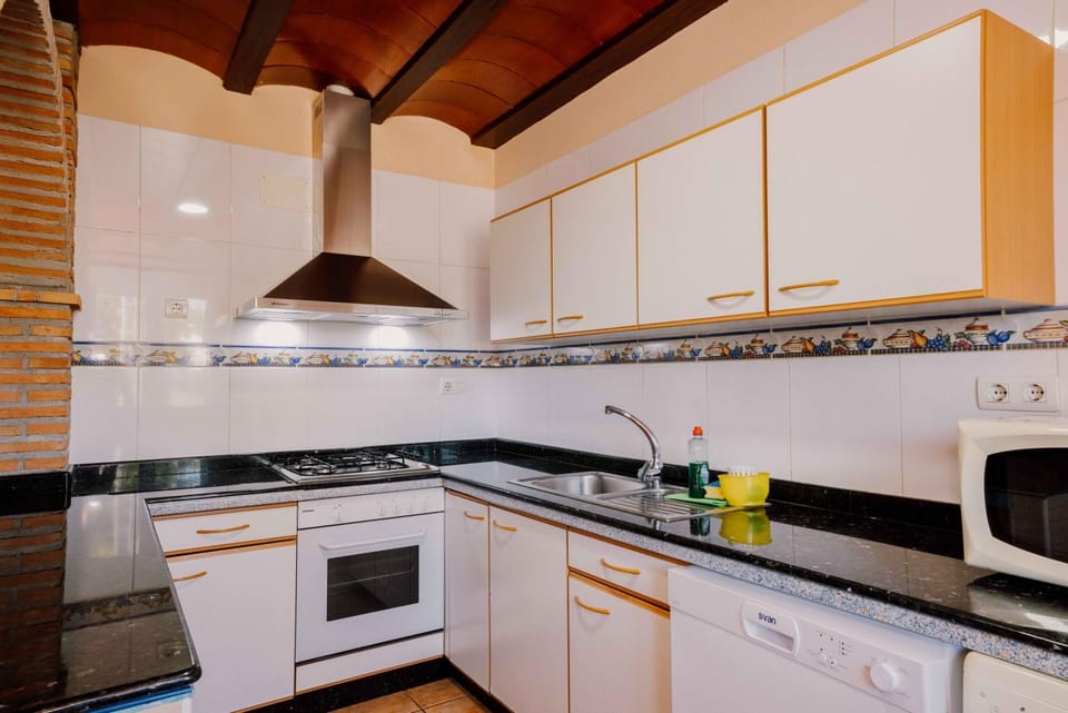 Kitchen or kitchenette, dishwasher, oven, pet friendly, stove, toaster