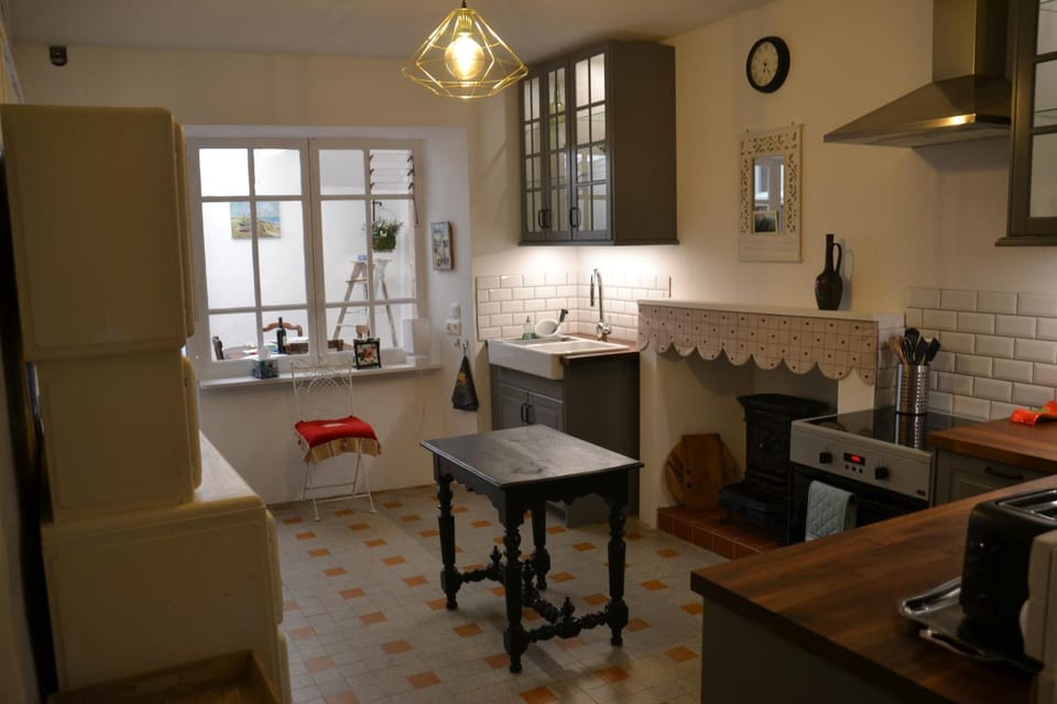 Kitchen or kitchenette