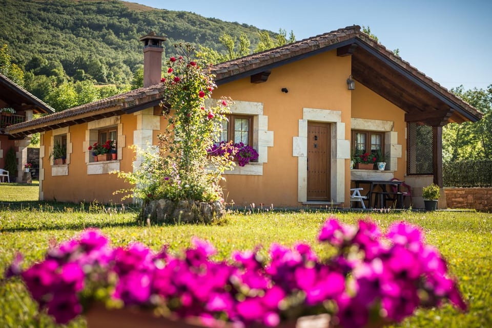 CASUCAS LA GUARIZA ( Casa Marta) Hotel in Cantabria