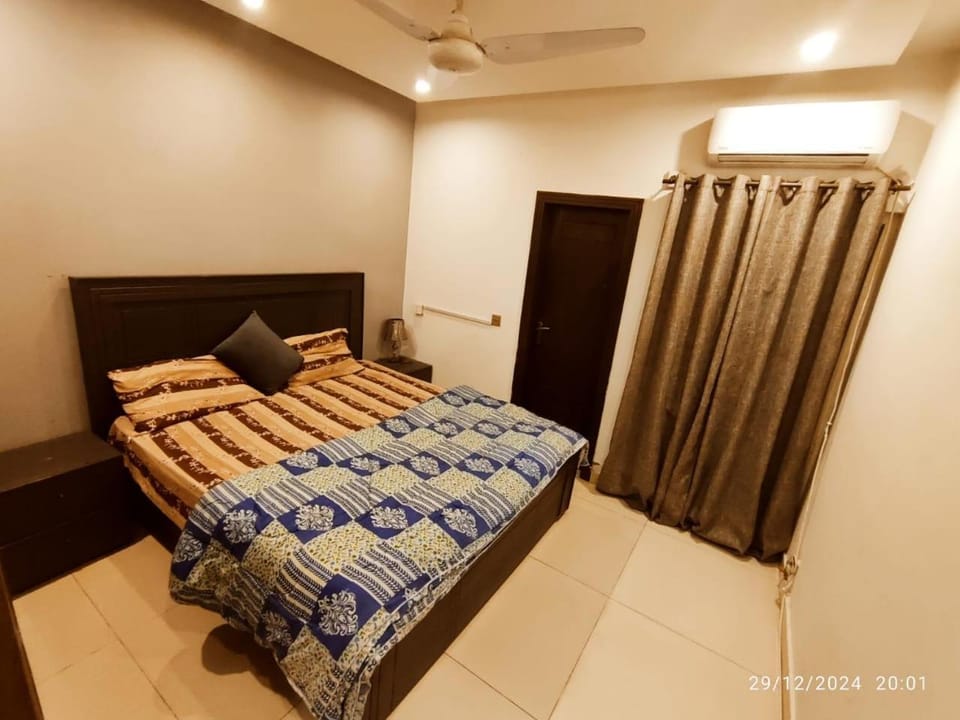 Comfort Hub Modern 2BR Apartments, prime location,Netflix WiFi Apartment in Islamabad