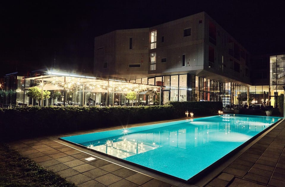 Property building, Night, Pool view, Swimming pool, Swimming pool, Open Air Bath