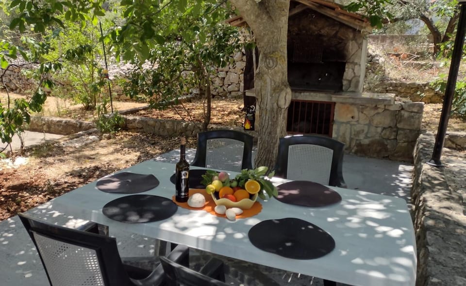 BBQ facilities, Seating area