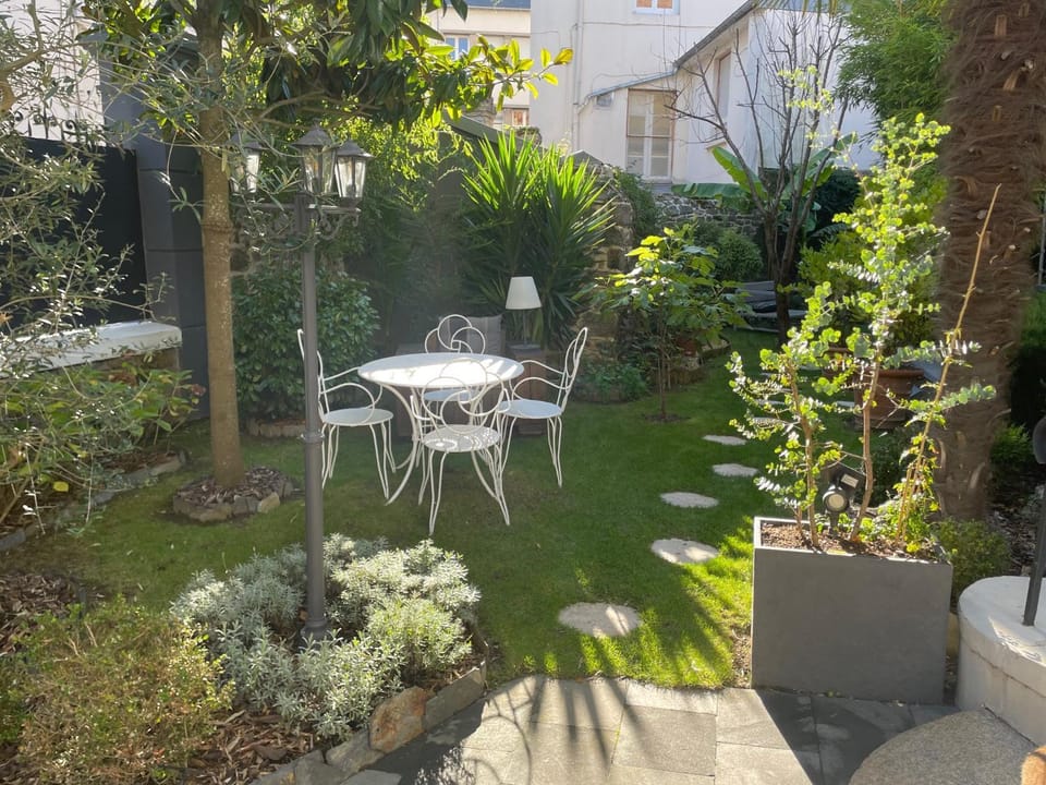 Garden view, Garden view