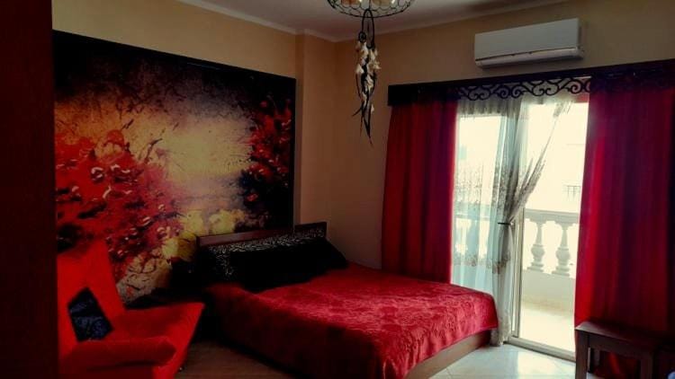 Bed, Seating area, Bedroom, air conditioner