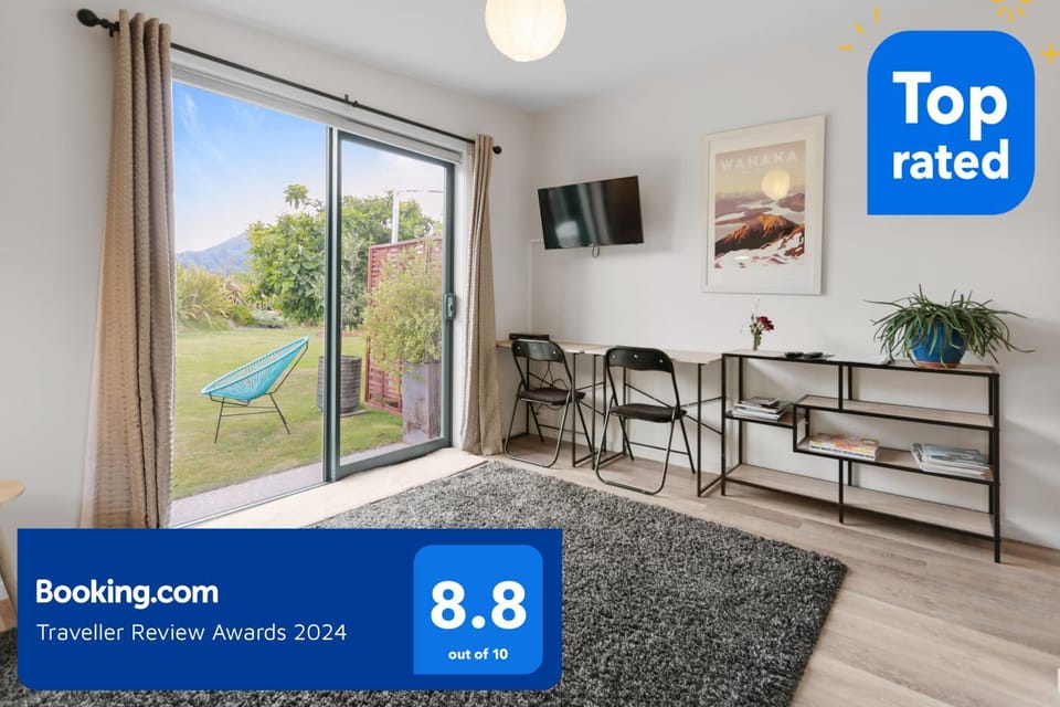Living room, Garden view, Mountain view, Certificate/Award