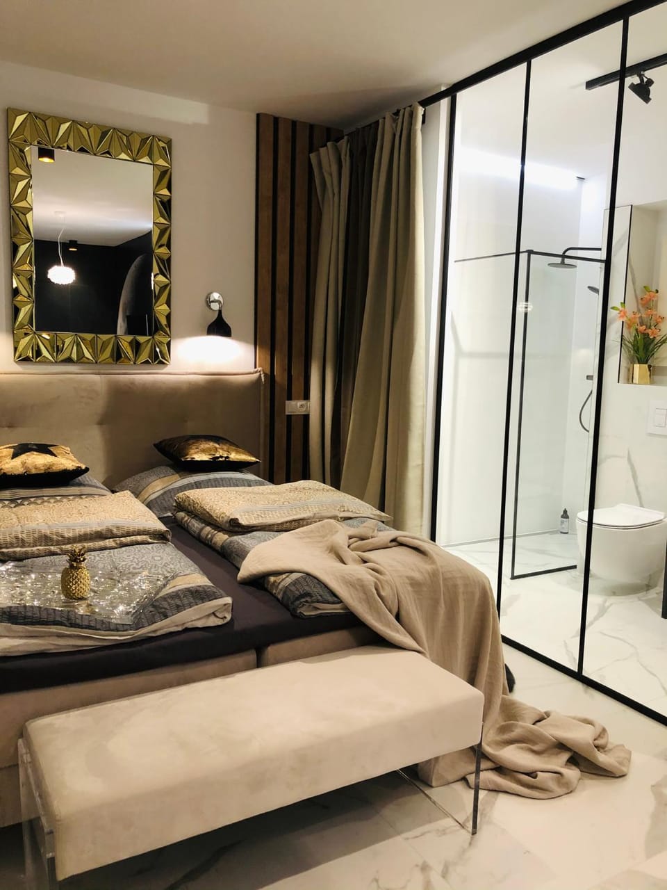 Bed, Photo of the whole room, Bedroom