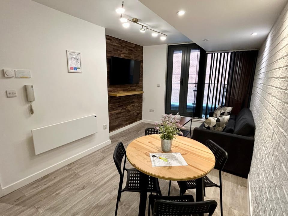 TV and multimedia, Living room, Seating area, Dining area