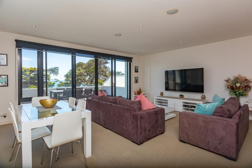 TV and multimedia, Living room, Dining area