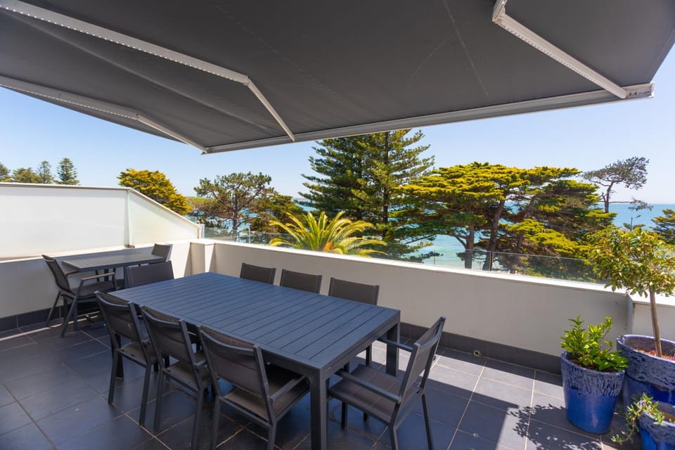 View (from property/room), Balcony/Terrace, Sea view