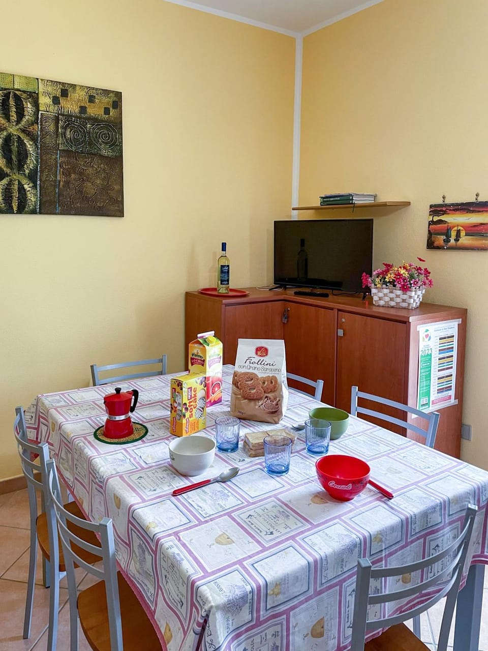 Food and drinks, Dining area, Food