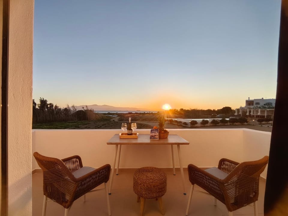 Patio, Day, Natural landscape, View (from property/room), Balcony/Terrace, Balcony/Terrace, Seating area, Dining area, Sea view, Sunset