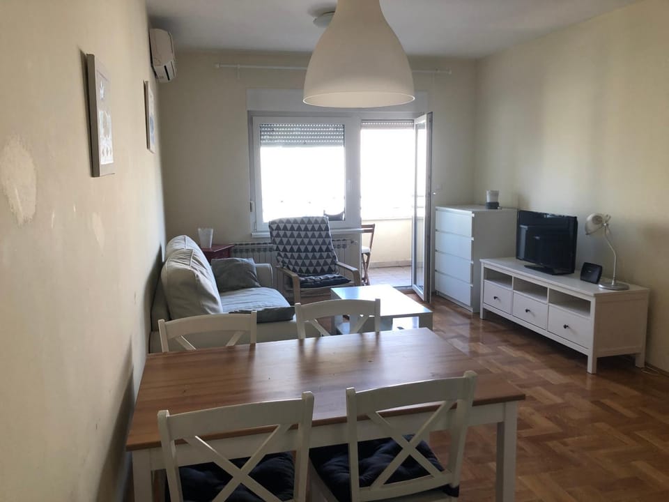 Communal lounge/ TV room, TV and multimedia, Living room, Dining area