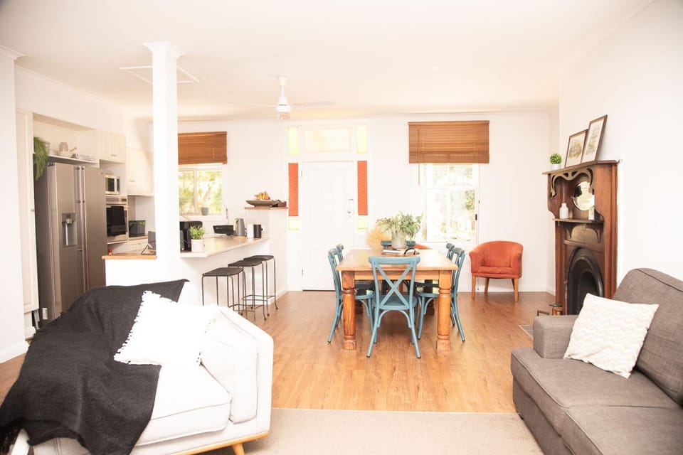 The Glen Farmhouse on Ovens River House in Victoria