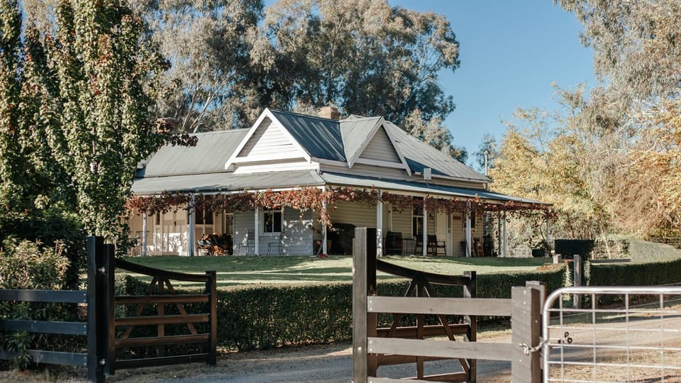 The Glen Farmhouse on Ovens River House in Victoria