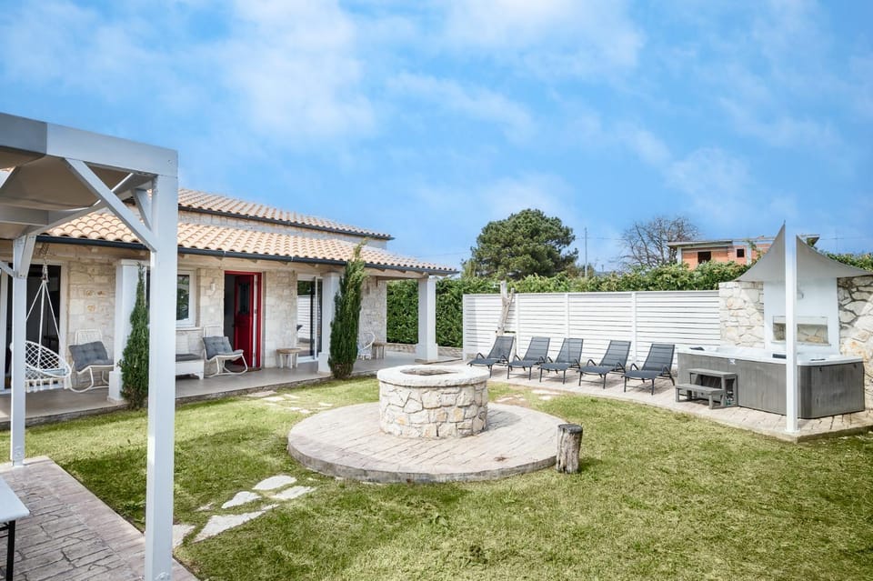 Property building, Patio, Garden, Garden view, sunbed