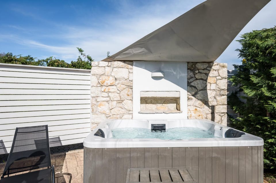 Natural landscape, Garden, Hot Tub