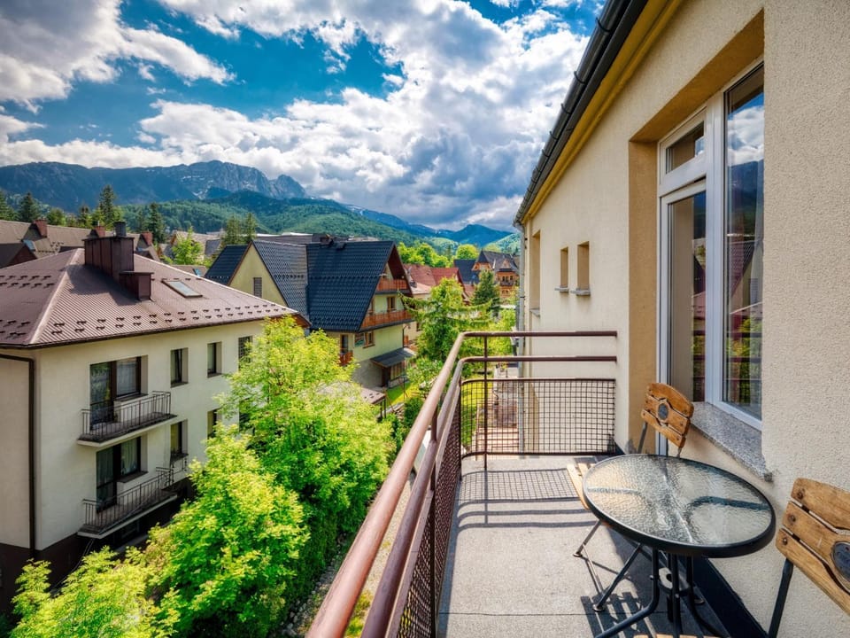 View (from property/room), Balcony/Terrace, Mountain view