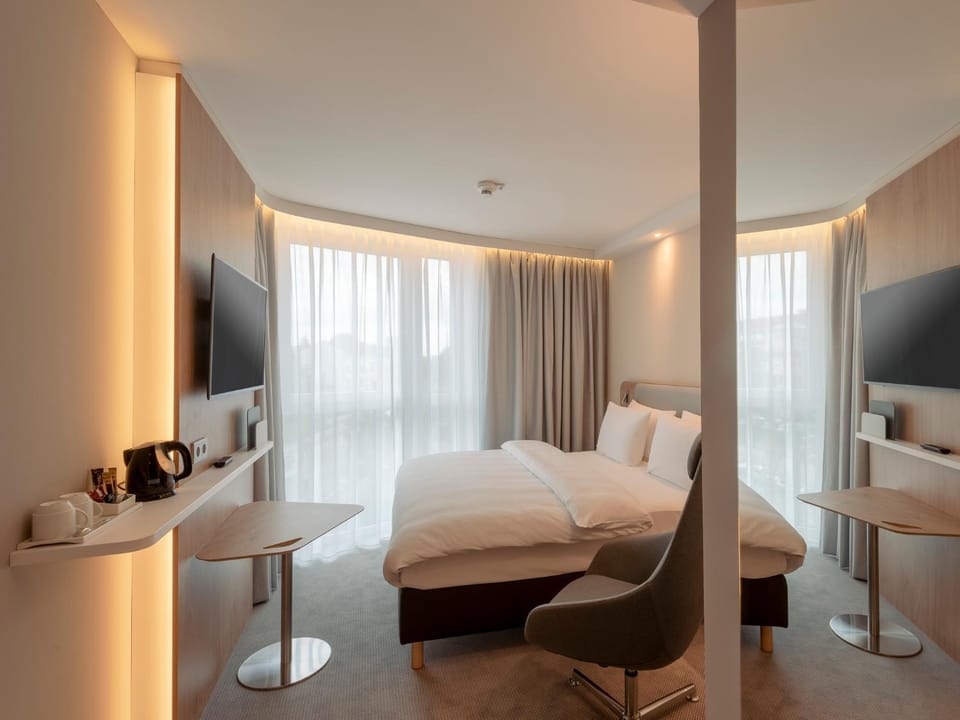 Bed, TV and multimedia, Photo of the whole room