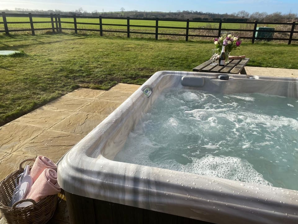 Garden, Hot Tub, Garden view