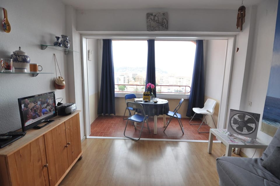 Communal lounge/ TV room, TV and multimedia, Living room