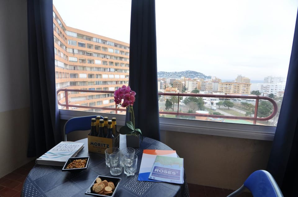 View (from property/room), Balcony/Terrace, Dining area