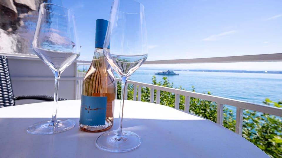 Balcony/Terrace, Lake view, Sea view, Drinks, Alcoholic drinks, Sunrise, Sunset