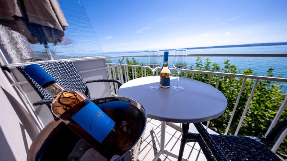 Day, Natural landscape, View (from property/room), Balcony/Terrace, Seating area, Lake view, Sea view