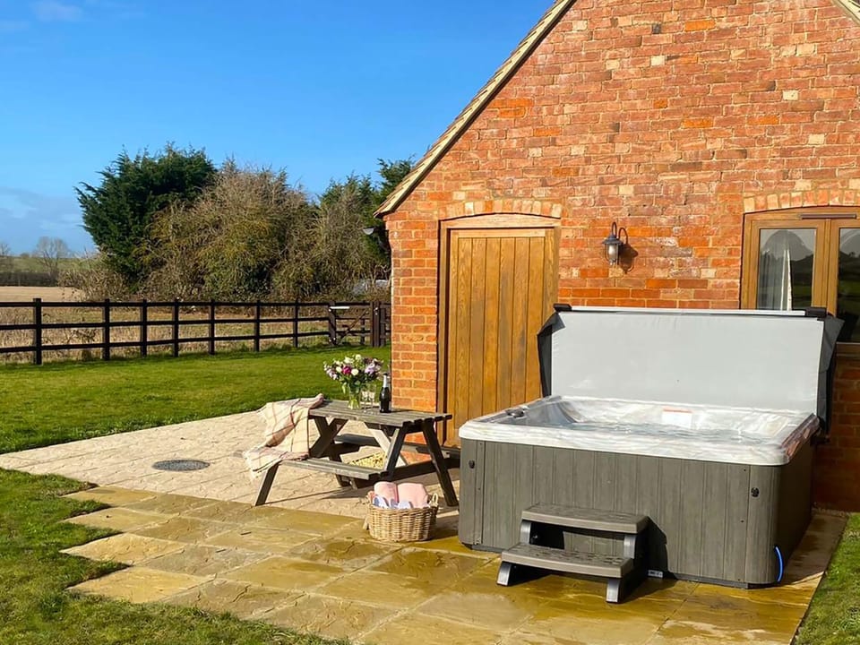 Patio, Patio, Garden, Garden, Hot Tub, Hot Tub